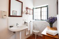 A bathroom at Agroturismo Son Triay