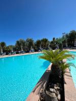 Bazén v ubytovaní Appartamenti Vacanze Minervino alebo v jeho blízkosti