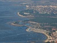 an aerial view of a beach with boats in the water at Andernos-Maison de centre-ville avec jardin in Andernos-les-Bains