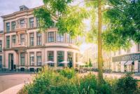 Een tuin van FINCH Boutique Hotel, downtown