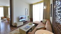 Fraser Suites Diplomatic Area Bahrainにあるテレビまたはエンターテインメントセンター