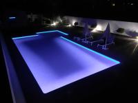 Bazén v ubytovaní Casa rural con piscina Viña de Millan alebo v jeho blízkosti
