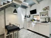 Kuchyňa alebo kuchynka v ubytovaní Eklektika Apartman Balatonalmádi