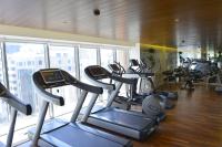 Fraser Suites Diplomatic Area Bahrainにあるフィットネスセンターまたはフィットネス設備