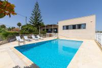 Bazén v ubytování Sunshine Villa by Fidalsa nebo v jeho okolí