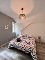 a bedroom with a large bed in a room at Élégante &amp; Design Casa Churchill - Brive Centre in Brive-la-Gaillarde