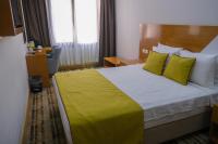 Postel nebo postele na pokoji v ubytování Bulvar Hotel