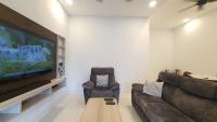 A Place Like Home Landed House Kuala Lumpurにあるテレビまたはエンターテインメントセンター