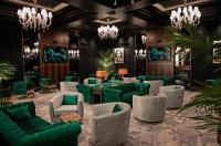 Ein Sitzbereich in der Unterkunft Scarlet Pearl Casino Resort
