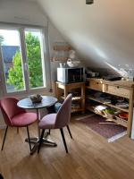 Część wypoczynkowa w obiekcie Chambre studio de saint-Louis