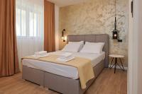 Postel nebo postele na pokoji v ubytování Apartments by the sea Okrug Gornji, Ciovo - 458