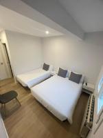 A bed or beds in a room at Habitaciones Arrisal