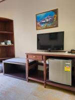 TV a/nebo společenská místnost v ubytování Baan Panwa Resort