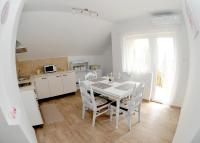 Kuchyňa alebo kuchynka v ubytovaní Apartments Žugec