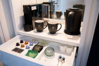 ザ・カハラ・ホテル＆リゾート横浜にあるコーヒーまたはお茶