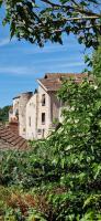 an old building sitting on top of roofs at La maison du vigneron in Auzon