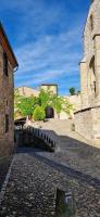 a cobblestone street in front of a building at La maison du vigneron in Auzon