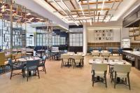 Un restaurant u otro lugar para comer en Le Meridien Amritsar