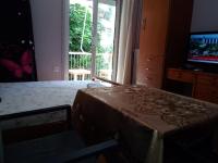 TV a/nebo společenská místnost v ubytování flower apartment-Hilton-US embassy