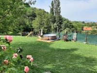 Zahrada ubytování APARTMANI Etno kuća pod Okićem