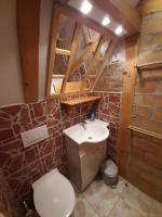 Koupelna v ubytování APARTMANI Etno kuća pod Okićem
