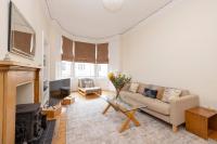 Posezení v ubytování Tasteful 1-bedroom Apartment near Edinburgh Meadows