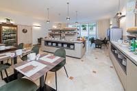 Kuchyňa alebo kuchynka v ubytovaní Hotel GARDENIA & Villa CHARME Adults Friendly 4Star service