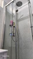 Kúpeľňa v ubytovaní JAWORSKI APART'S - Studio Apartament Premium 40m2 - SELF CHECK IN 24H -bezkontaktowo sam sie meldujesz i wymeldowujesz przez 24h - do Rynku 7min!-FV