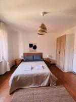 A bed or beds in a room at Apartment Al Lago, Torri del Benaco