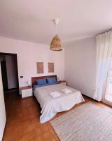 A bed or beds in a room at Apartment Al Lago, Torri del Benaco