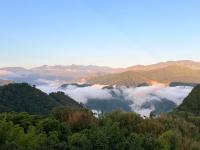 a view of a valley of clouds in the mountains at Zhong Ming Ju Taoyi Fang in Fanlu