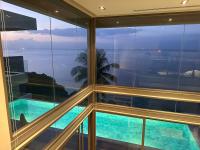 Bazén v ubytování Kamala Beach卡马拉海滩 6卧室泳池别墅 优秀的海景西海岸位置 含佣人车位接机 nebo v jeho okolí