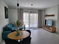 Televízia a/alebo spoločenská miestnosť v ubytovaní Olea Valley Villa T2