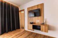 A kitchen or kitchenette at DAS MORITZ- Fine Living Apartments