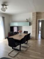 Televízia a/alebo spoločenská miestnosť v ubytovaní Apartment Leona & Doris