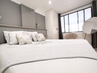 Een bed of bedden in een kamer bij La Terracotta ~ Proche Gare