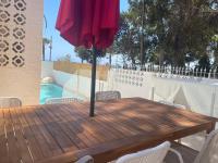 Bazén v ubytování Villa en primera línea de mar con piscina privada nebo v jeho okolí