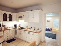 a kitchen with white cabinets and a sink at Agréable maison très cosy centre Boulogne s&#47;mer in Boulogne-sur-Mer