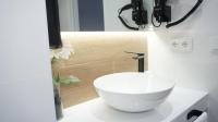 A bathroom at Hostal León