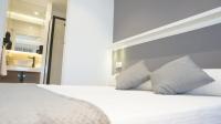 A bed or beds in a room at Hostal León