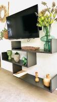 A television and/or entertainment centre at Ivy, 4 minutes from the sea