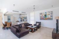 A seating area at Tauro Villas Deluxe