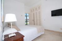 A bed or beds in a room at Tauro Villas Deluxe