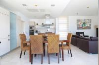 A kitchen or kitchenette at Tauro Villas Deluxe