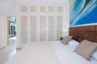 A bed or beds in a room at Tauro Villas Deluxe