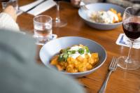 Jídlo v penzionu – hostince nebo okolí