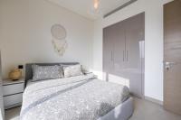 Postel nebo postele na pokoji v ubytování Sobha Hartland Waves I 1 Bedroom Apartment I Burj Khalifa View