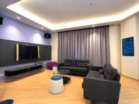 Netflix-Seaview-SunsetView-PuteriBeach-Mutiara Beach Resort Melakaにあるテレビまたはエンターテインメントセンター