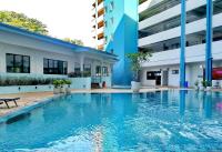 Netflix-Seaview-SunsetView-PuteriBeach-Mutiara Beach Resort Melakaの敷地内または近くにあるプール