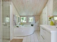 Koupelna v ubytování Holiday Home Hagbard - 2-6km from the sea by Interhome